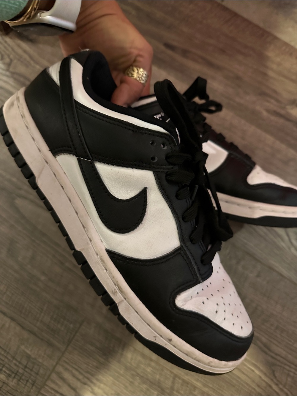 Nike Men’s Black and White Low-Top Sneakers